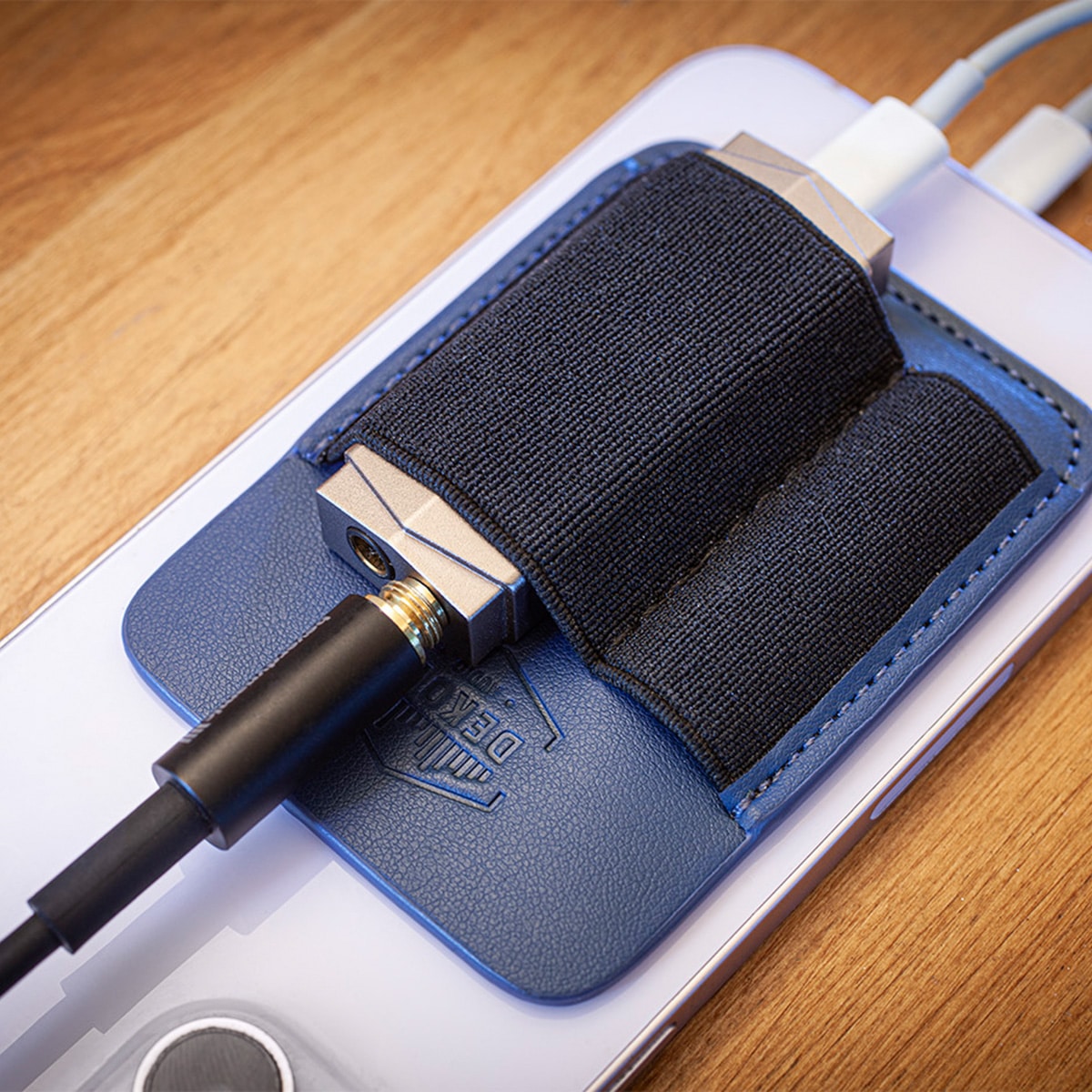 Magdac Magnetic DAC / AMP Phone Holder 1 Magdac Magnetic DAC / AMP Phone Holder